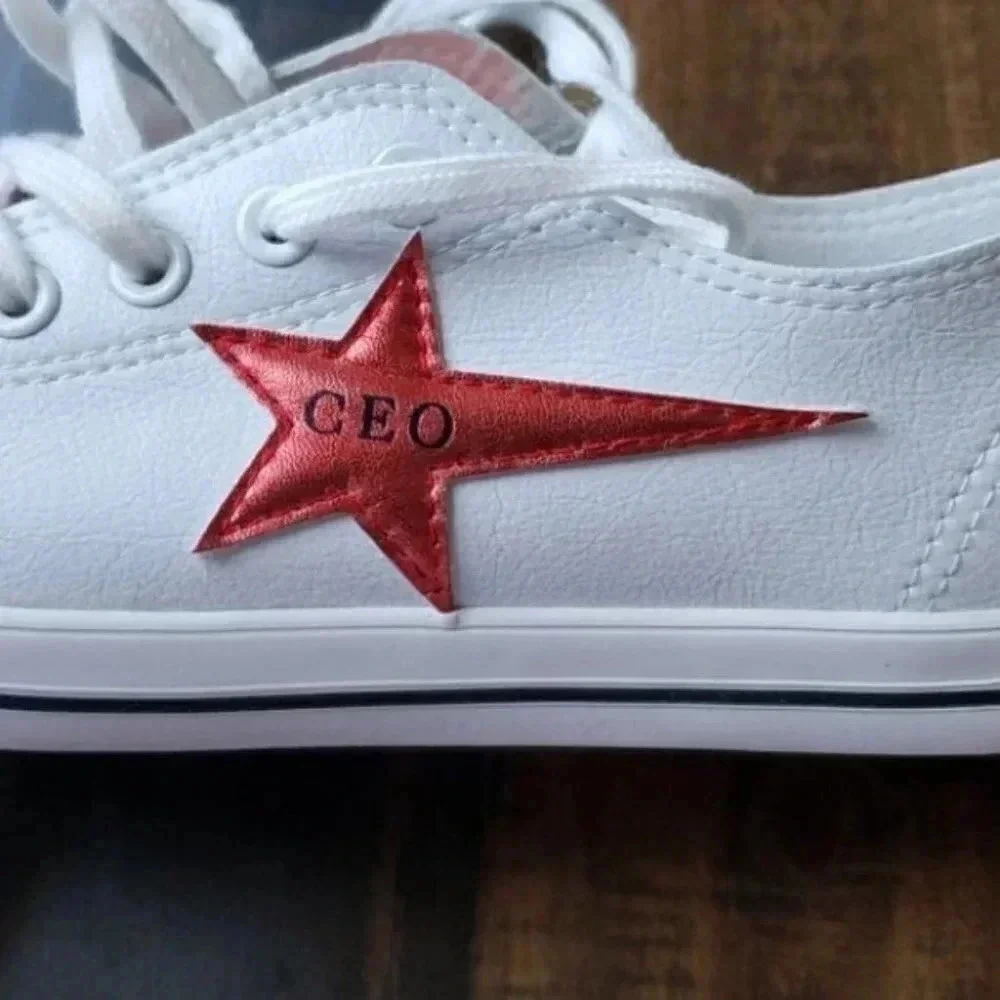 NWT Loceo Low Top Star Fashion Leather Sne…